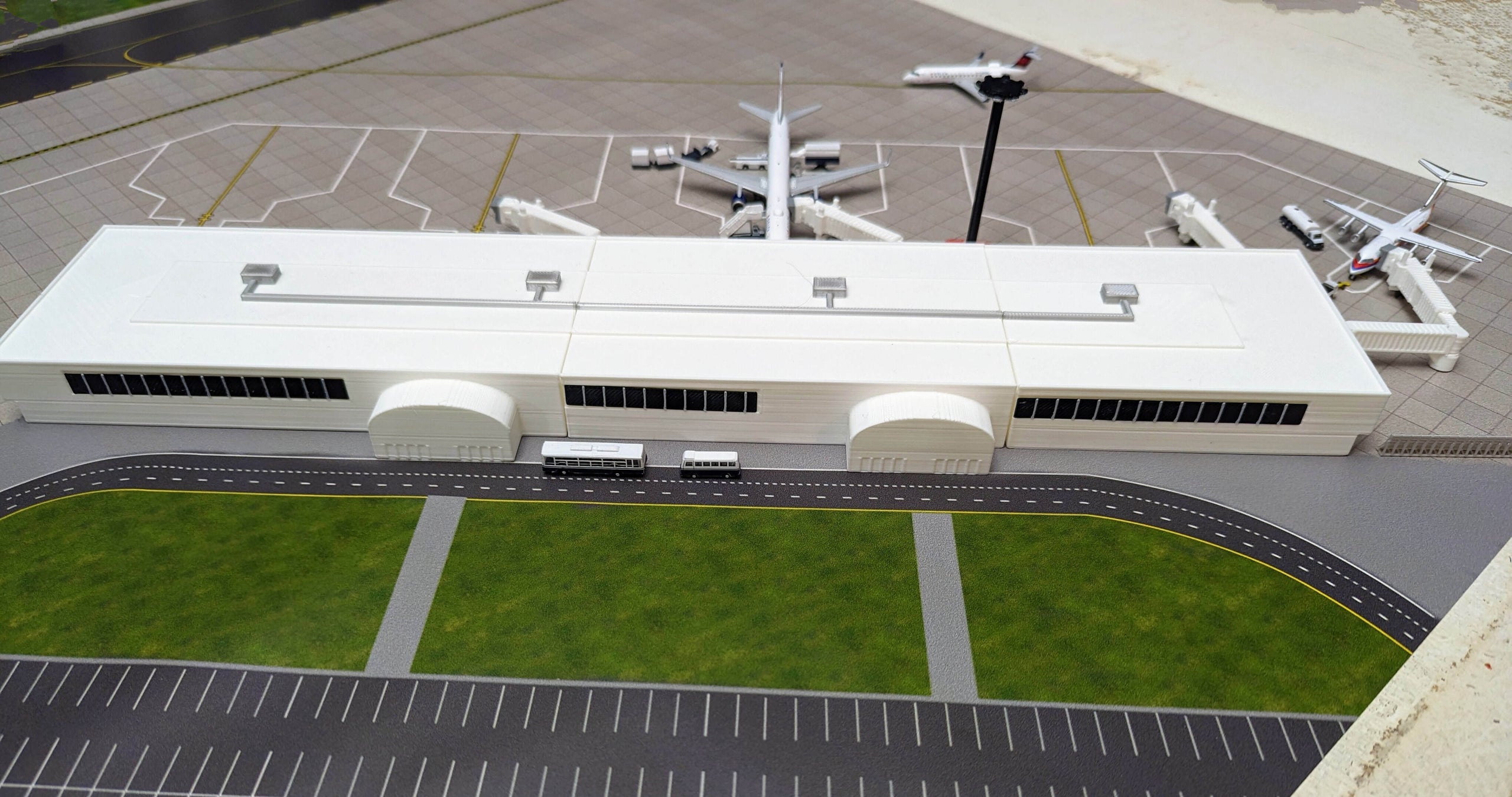 1:400 Scale Regional Airport (Fits Gemini Jets Airport Mat) | Tarmac ...